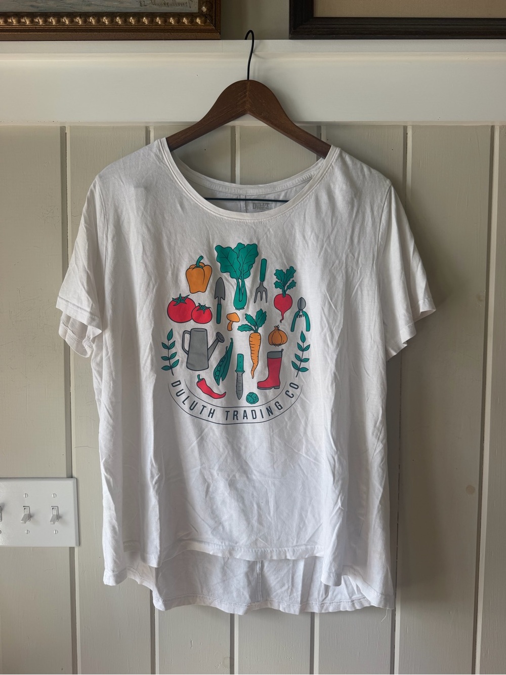Duluth Trading Co White Veggie Gardening Graphic Tee, Size XXL, NWOT